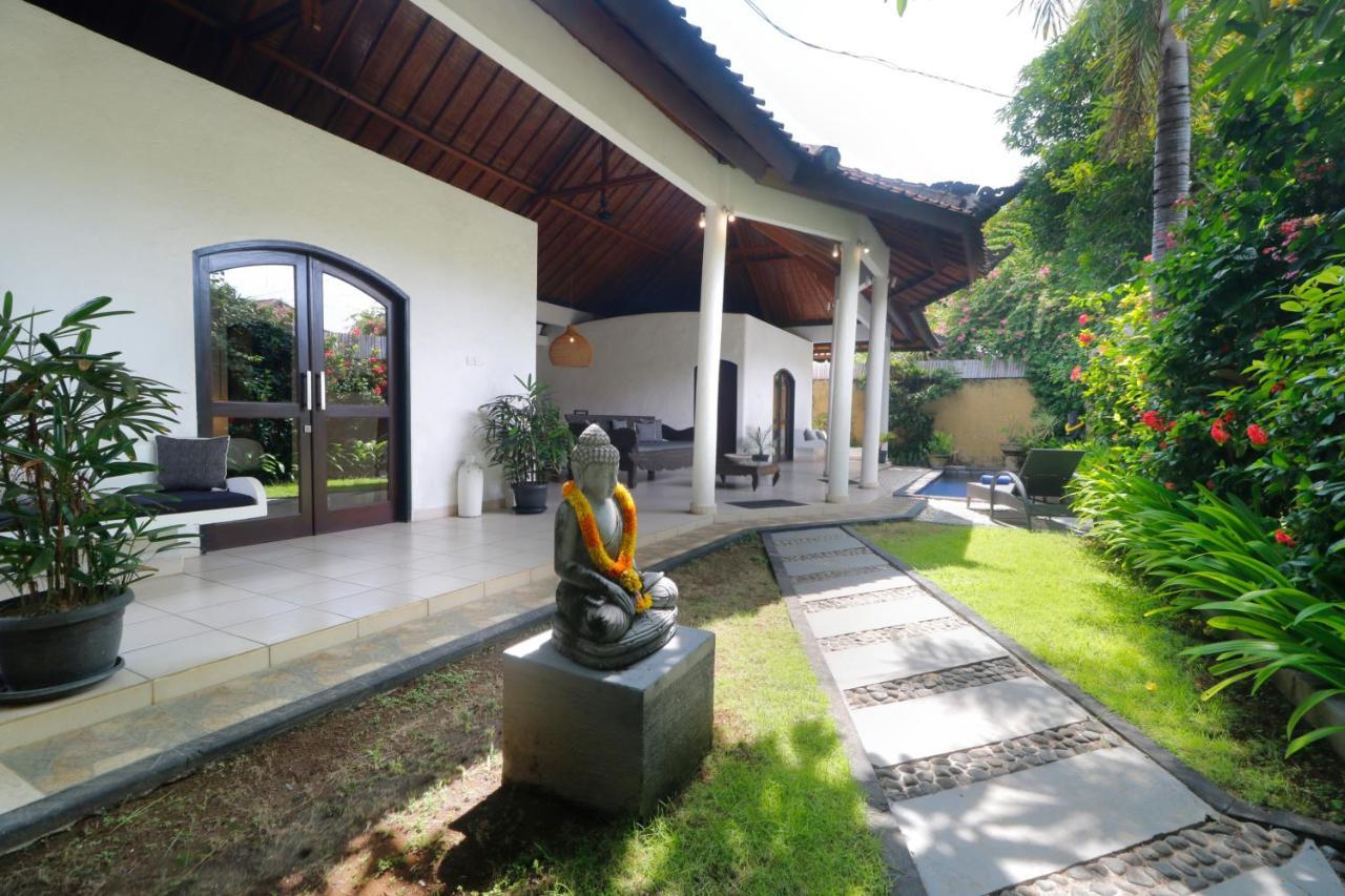 Singgah Villas Seminyak Bagian luar foto